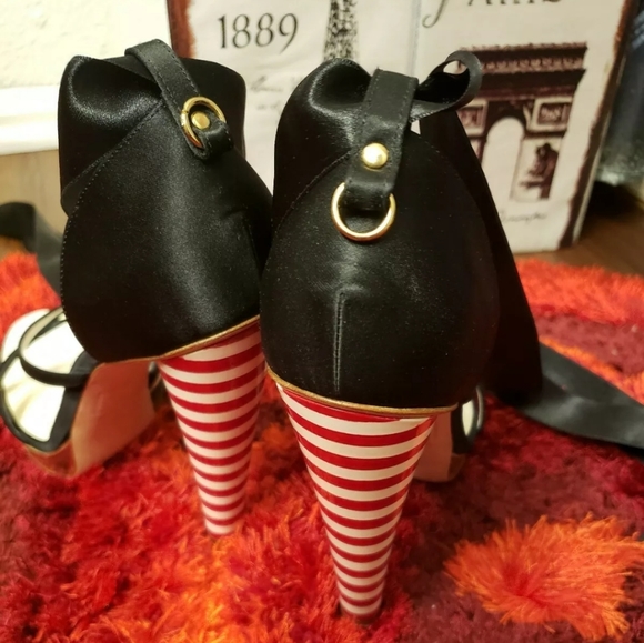 Dsquared 2 Limited Edition High Heel Sandal - Picture 2 of 7